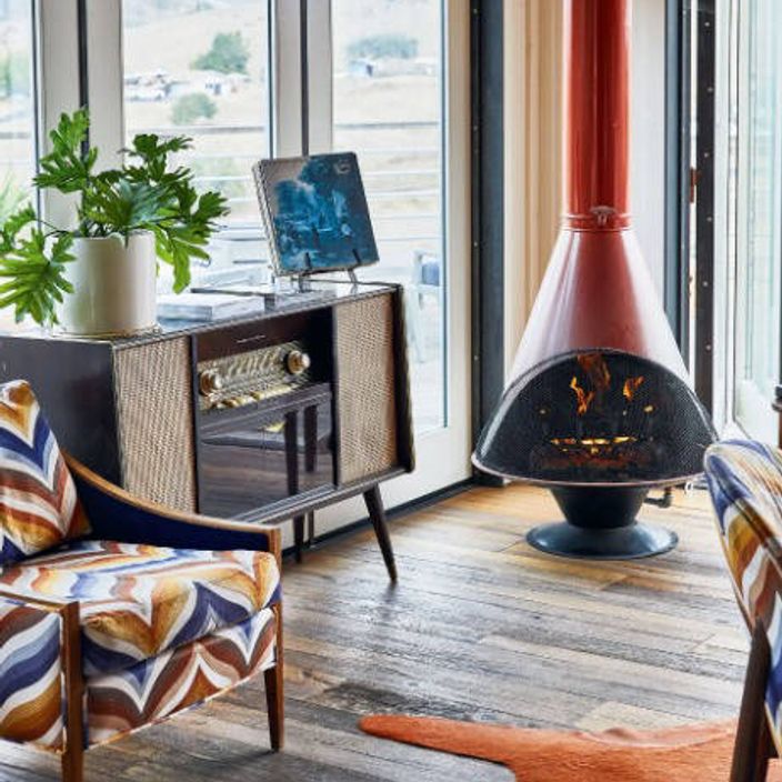 Vintage stereo and fireplace at Skyview hotel