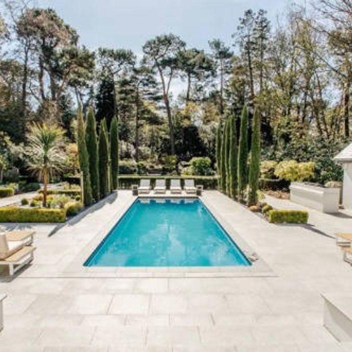 8 Bed House with Private Garden & Pool in Dorset, UK