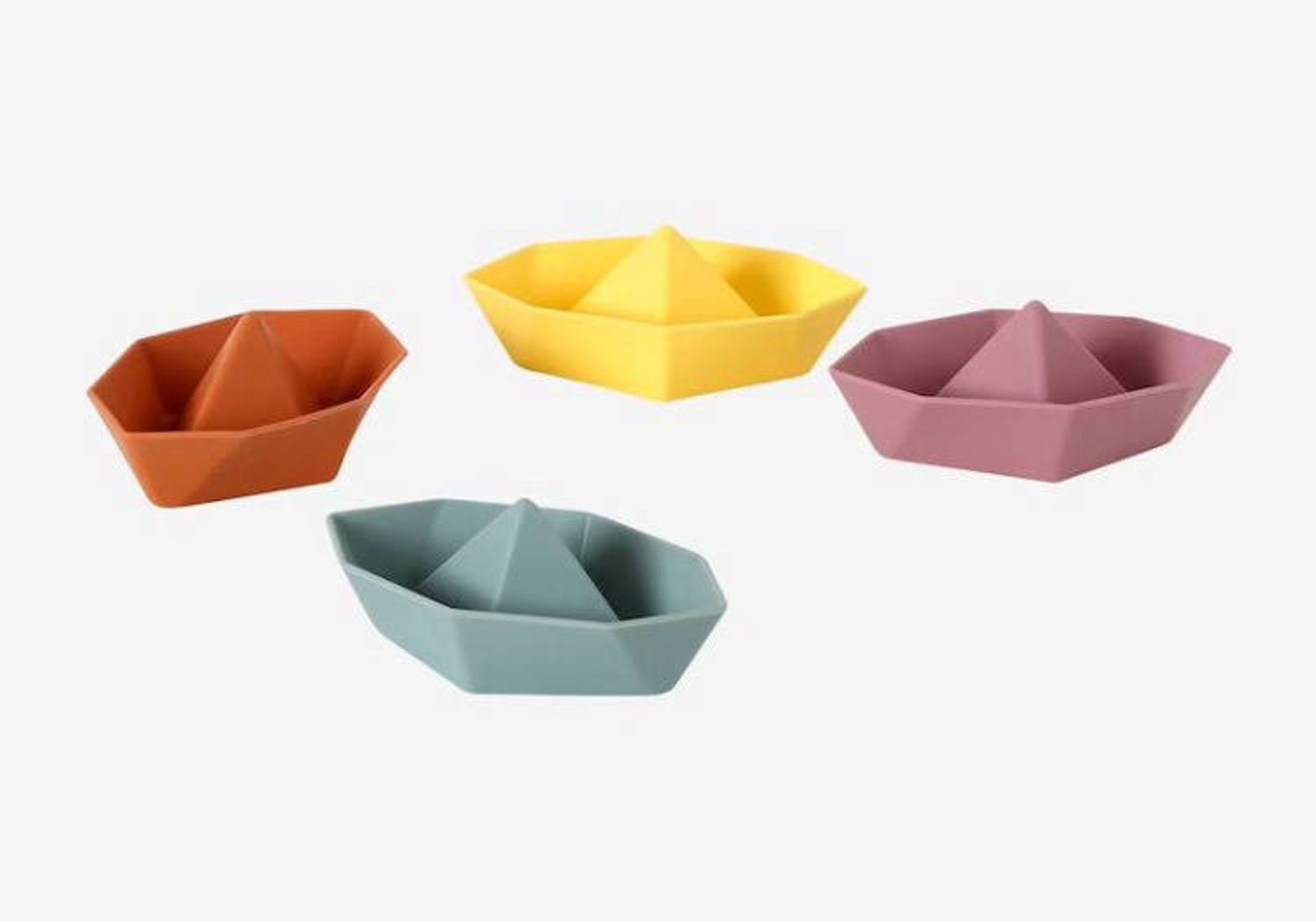 Set of 4 multicoloures baby bath boats in red yellow purple blue