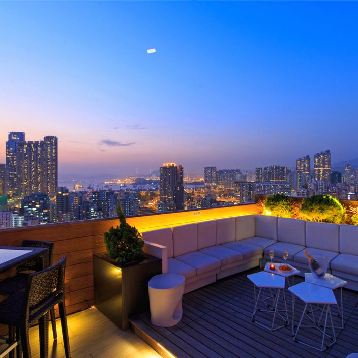 rooftop bar of the madera hotel