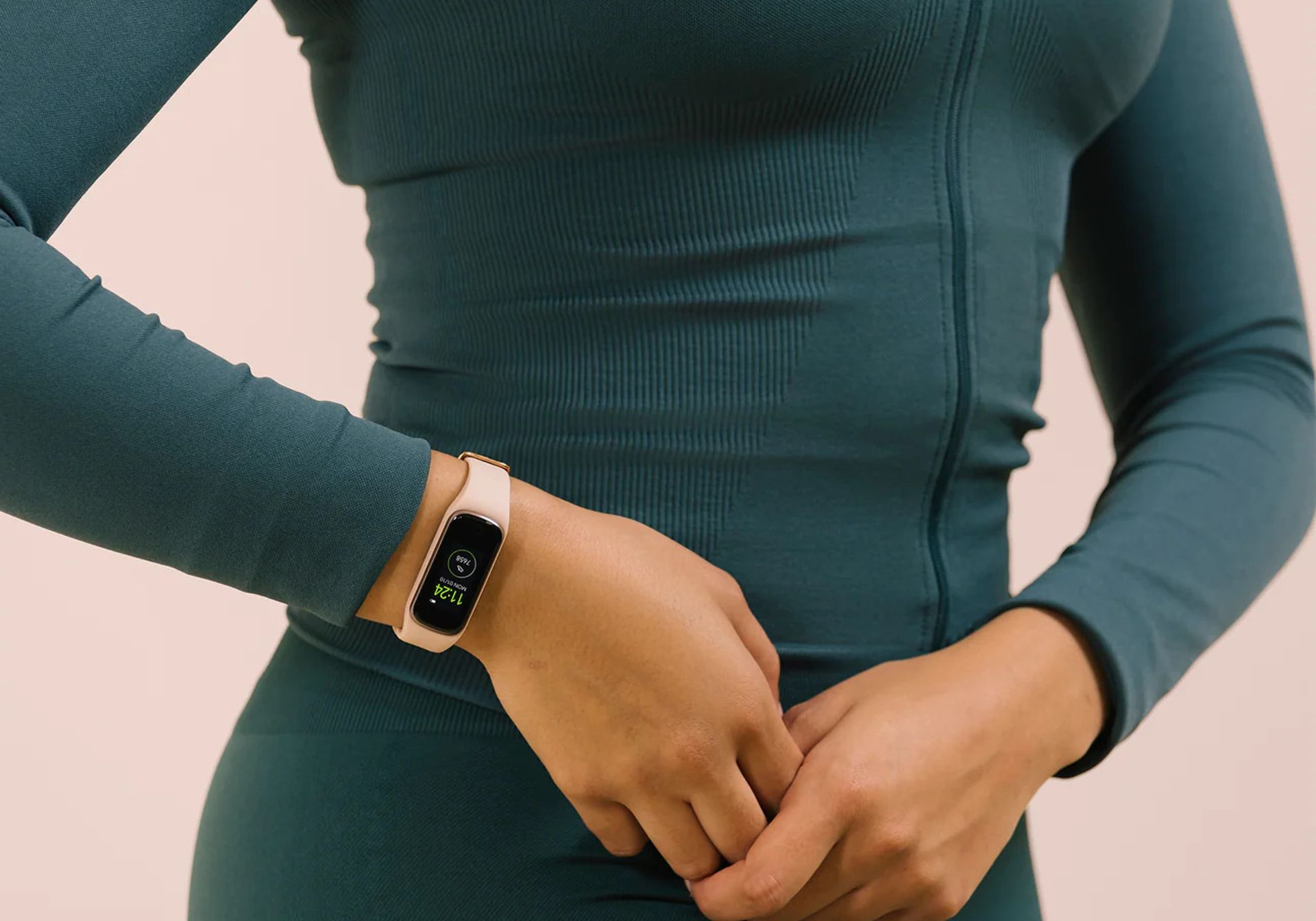 women wears a smart watch