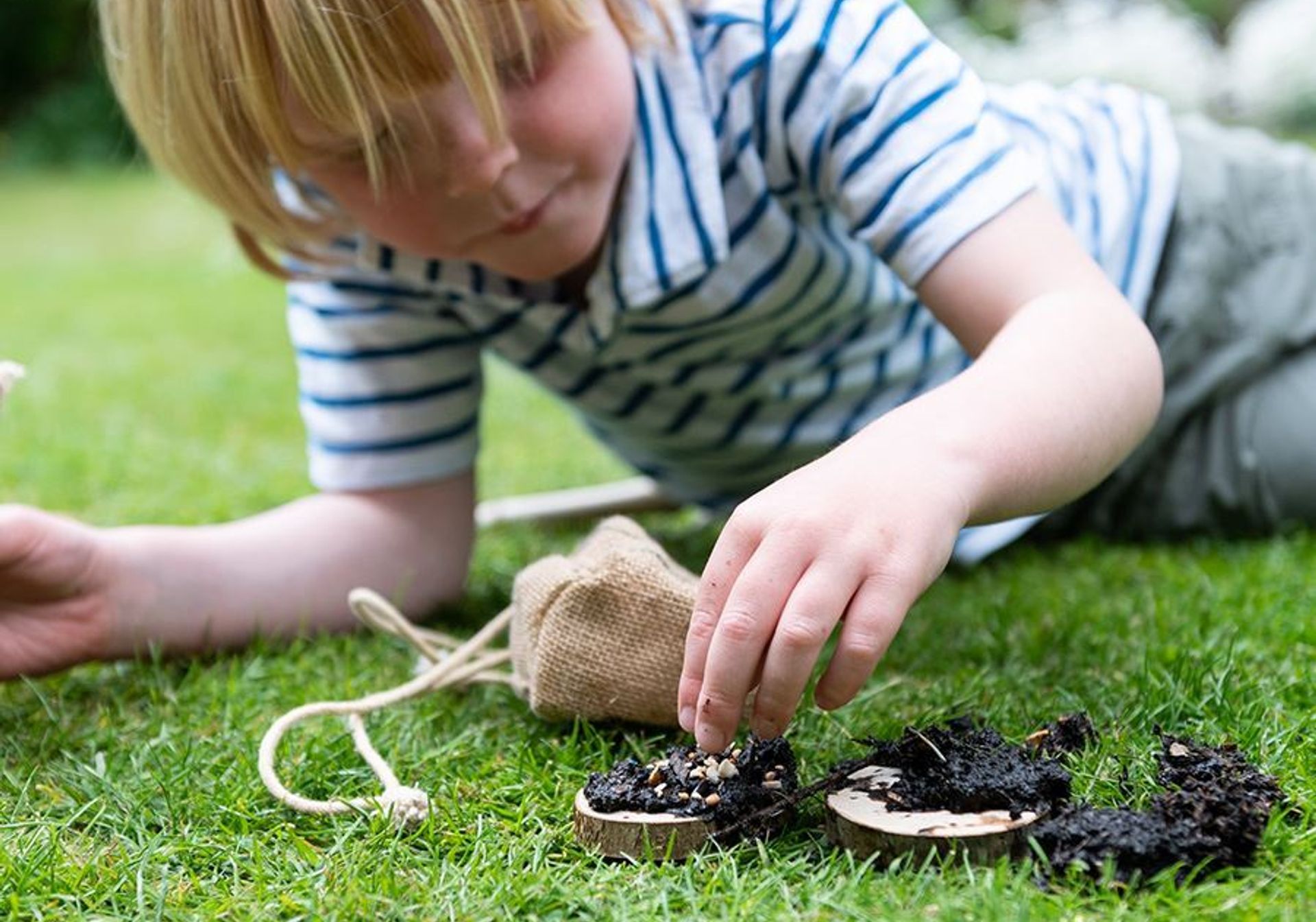 kid making pizza for birds