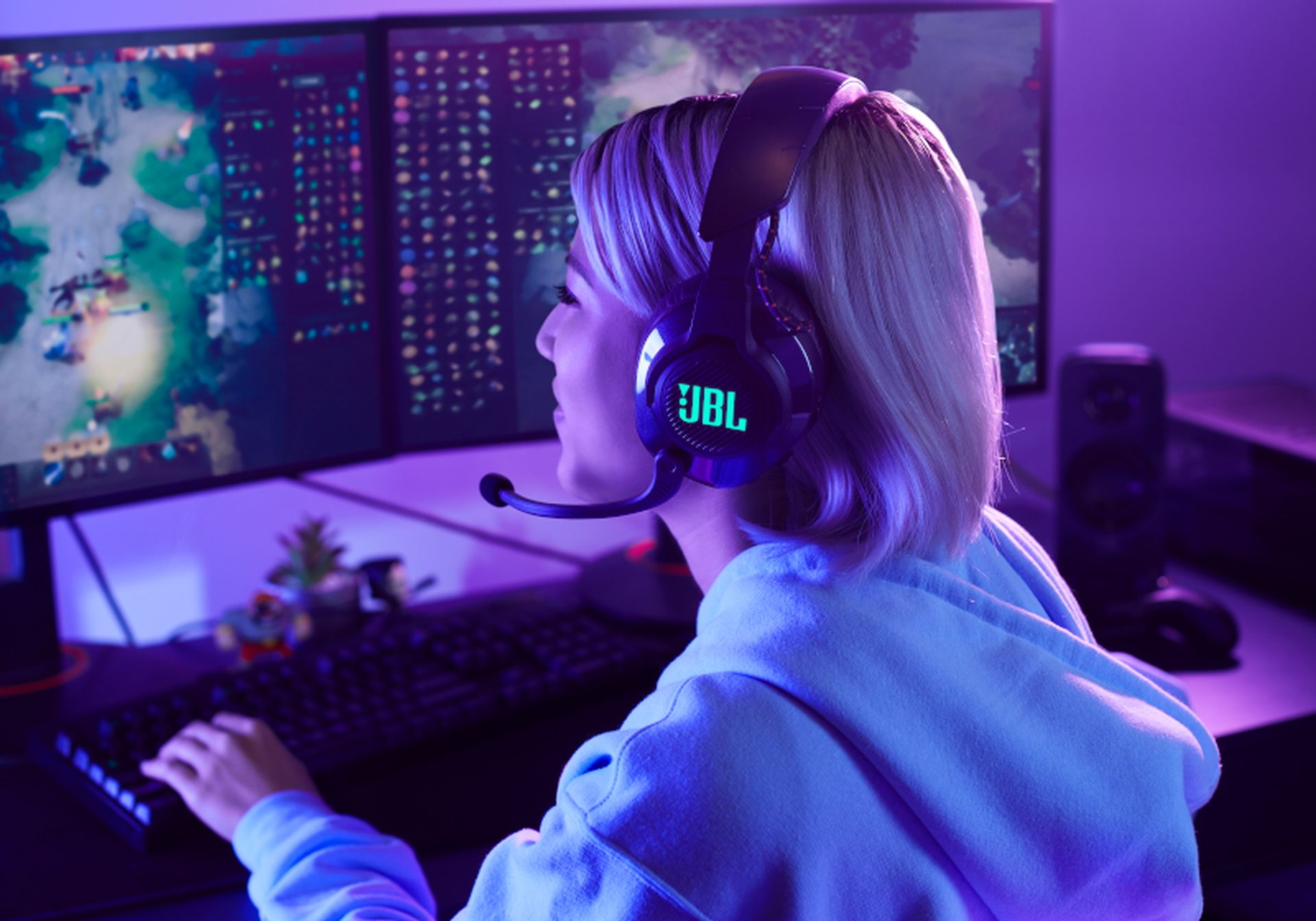 Lady gaming looking at computer screen