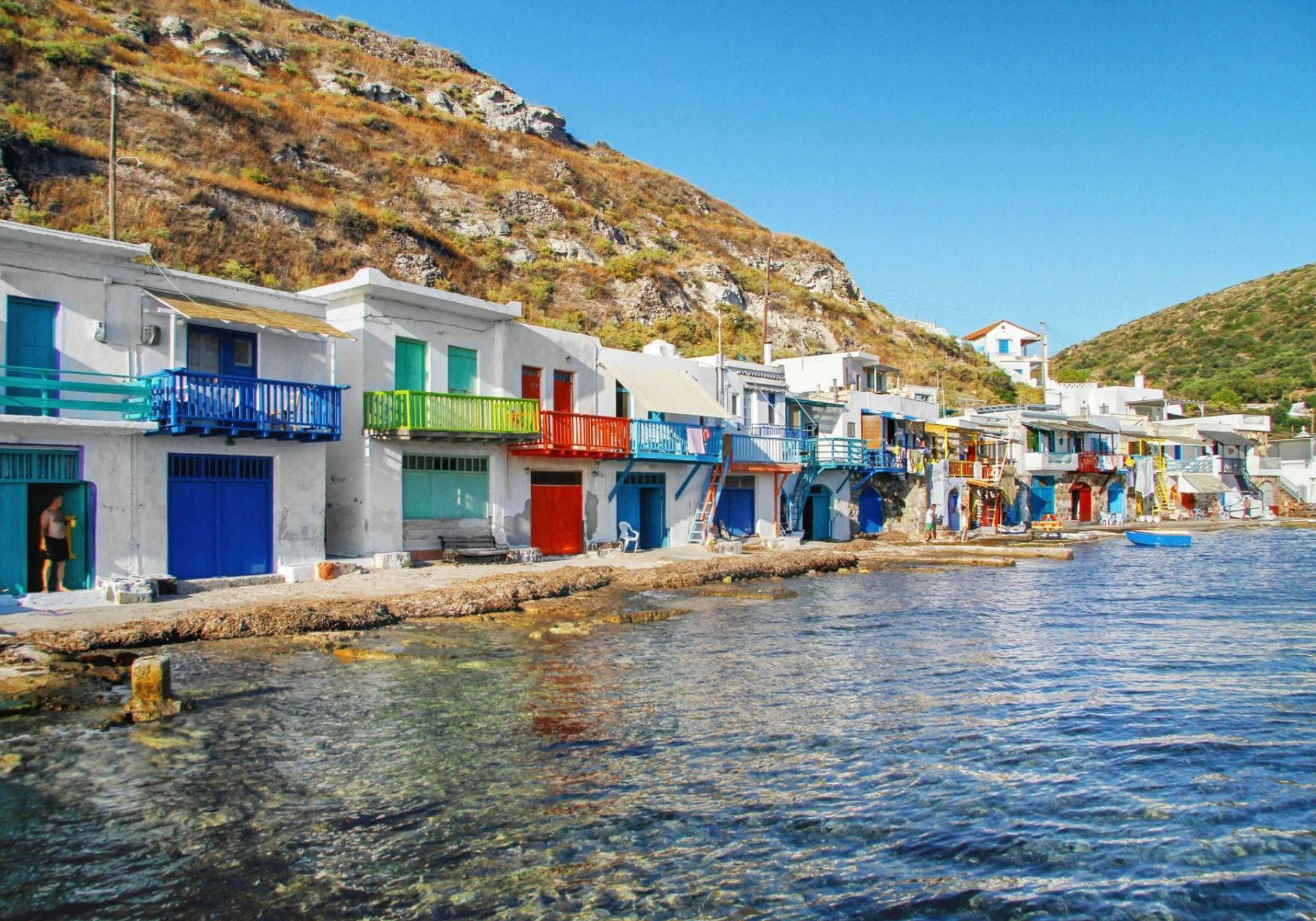 A picture of colourful houses along the shore of milos in Greece