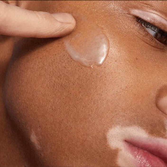 model demonstrating applying Byoma product