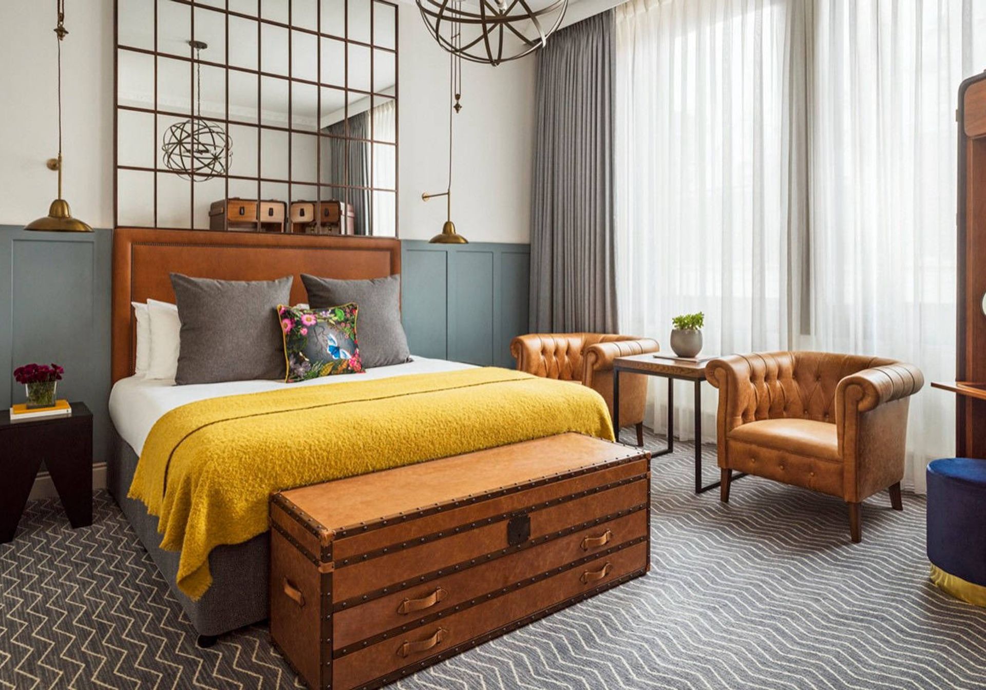 Deluxe Bedroom in Kimpton Clocktower Hotel