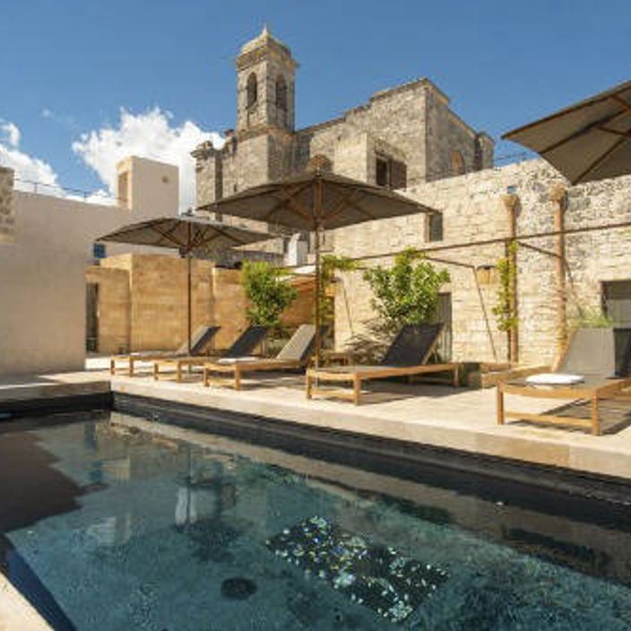 I Tre Bacili hotel courtyard and pool