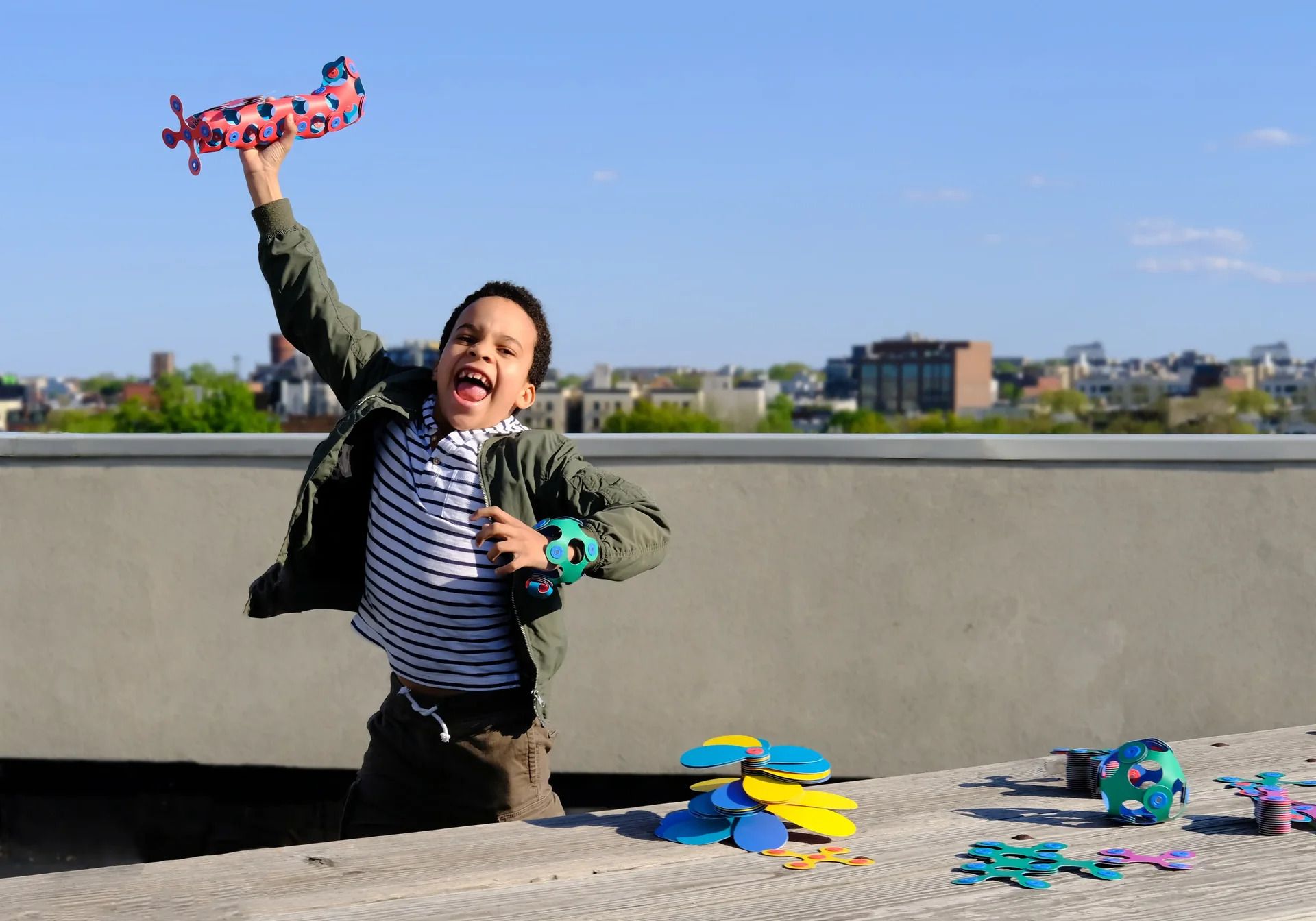 Girls playing with Clixo Super Rainbow