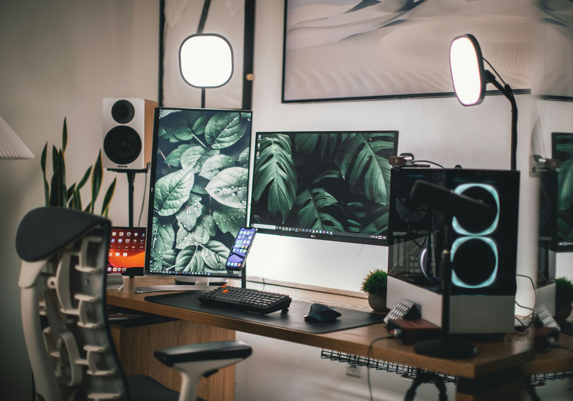 the room of developer adam including all the tech