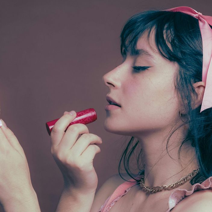 girl putting lip balm