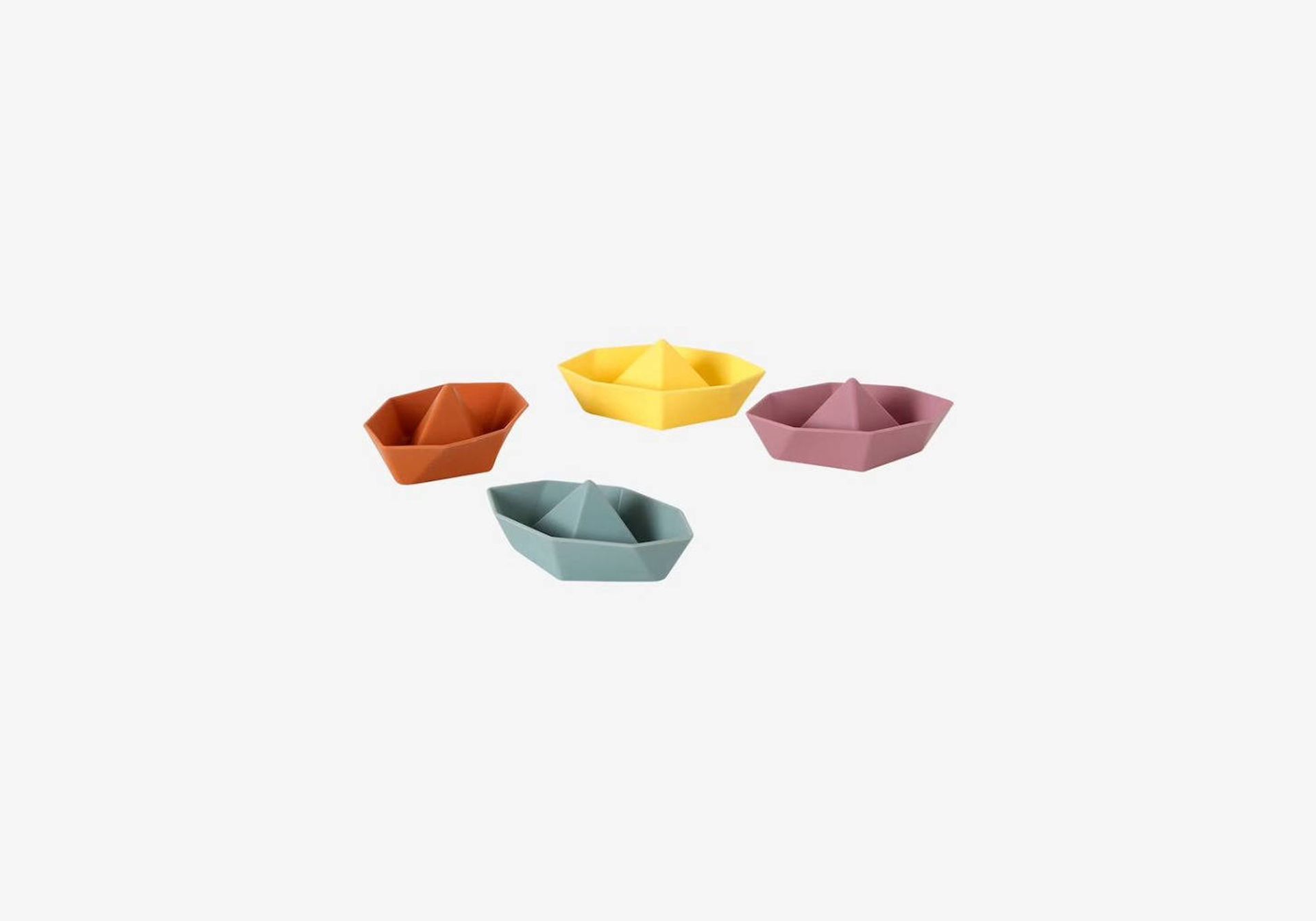Set of 4 multicoloures baby bath boats in red yellow purple blue